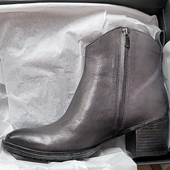 Clarks Women's Movie Act Classic Ankle Casual Boot - Picture 4 of 4